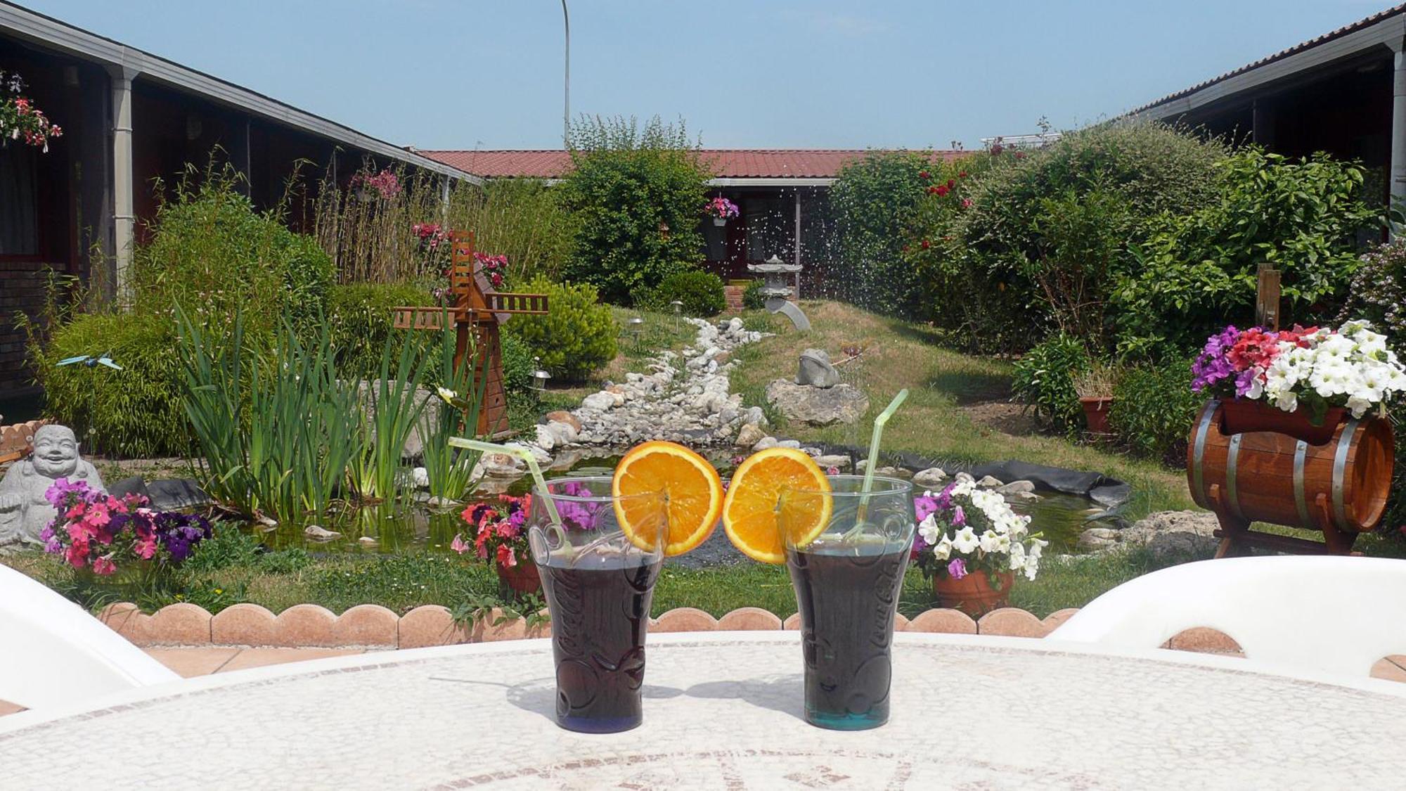 Hotel Restaurant Les Jardins D'Épône מראה חיצוני תמונה
