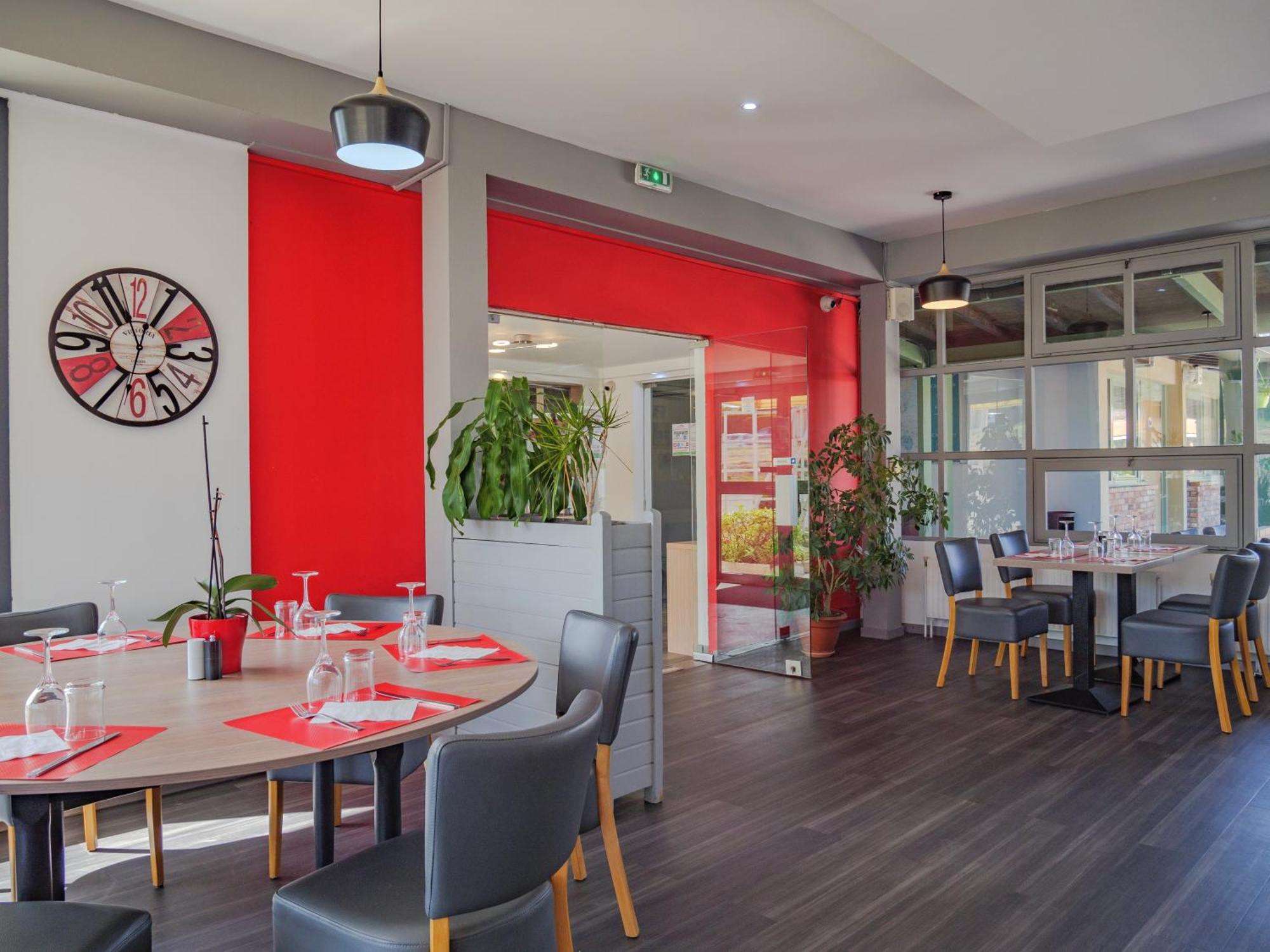 Hotel Restaurant Les Jardins D'Épône מראה חיצוני תמונה