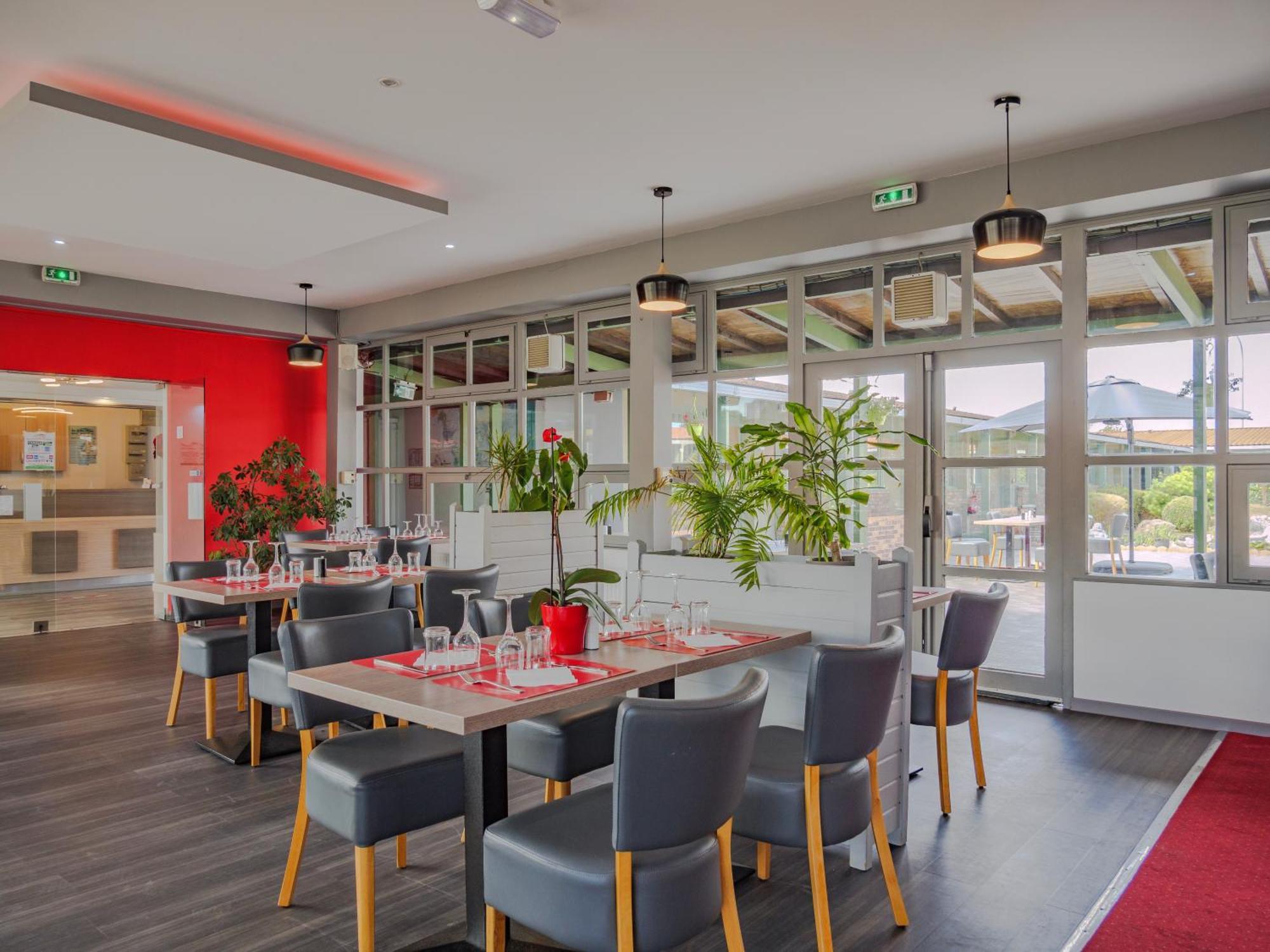Hotel Restaurant Les Jardins D'Épône מראה חיצוני תמונה
