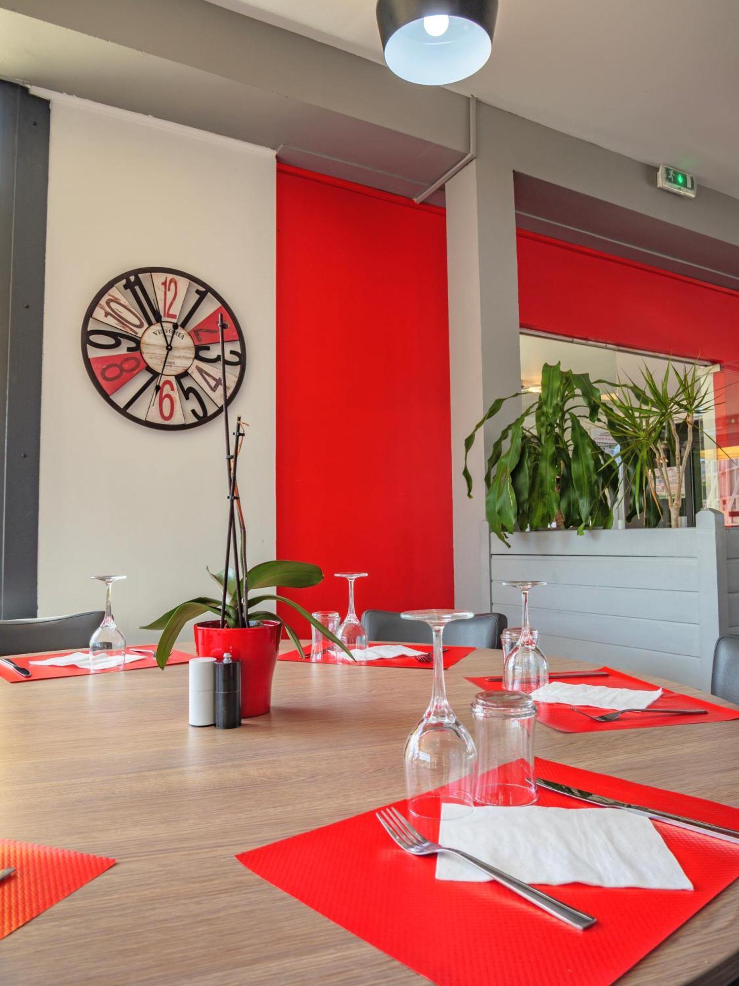 Hotel Restaurant Les Jardins D'Épône מראה חיצוני תמונה
