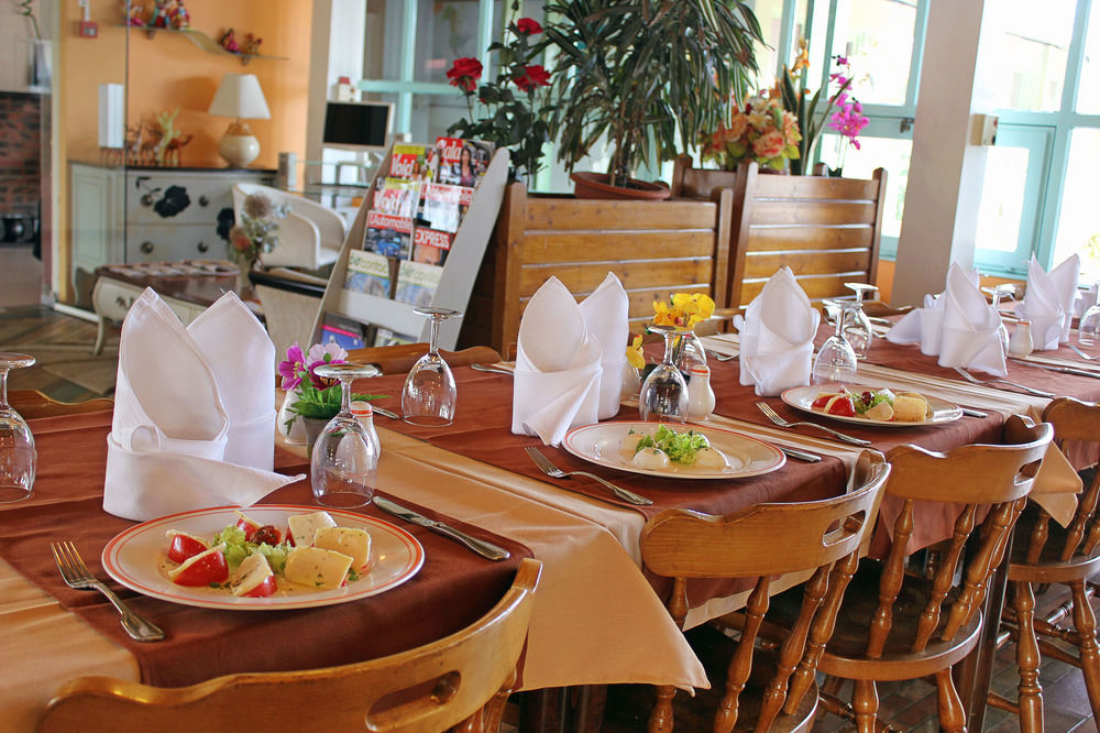 Hotel Restaurant Les Jardins D'Épône מראה חיצוני תמונה