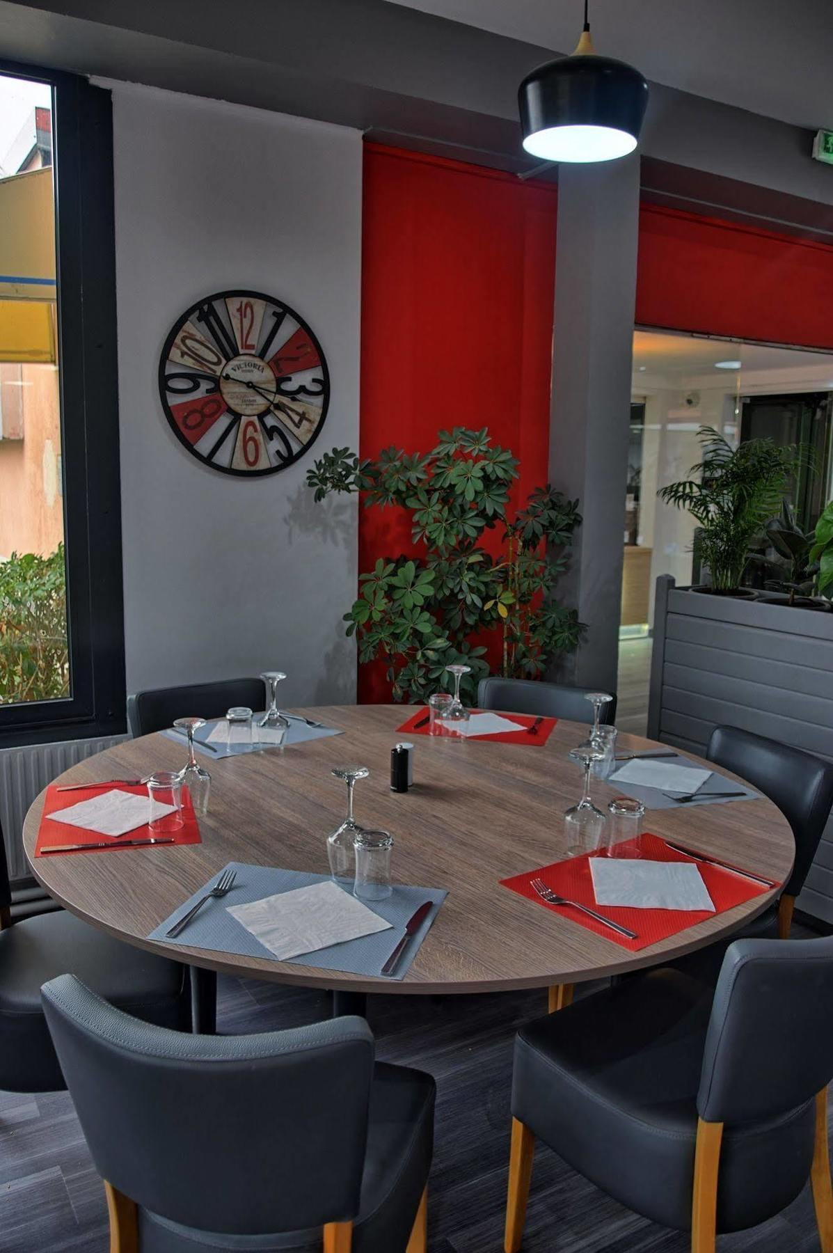 Hotel Restaurant Les Jardins D'Épône מראה חיצוני תמונה