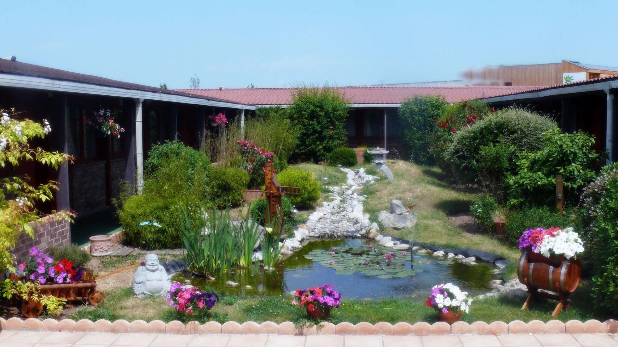 Hotel Restaurant Les Jardins D'Épône מראה חיצוני תמונה