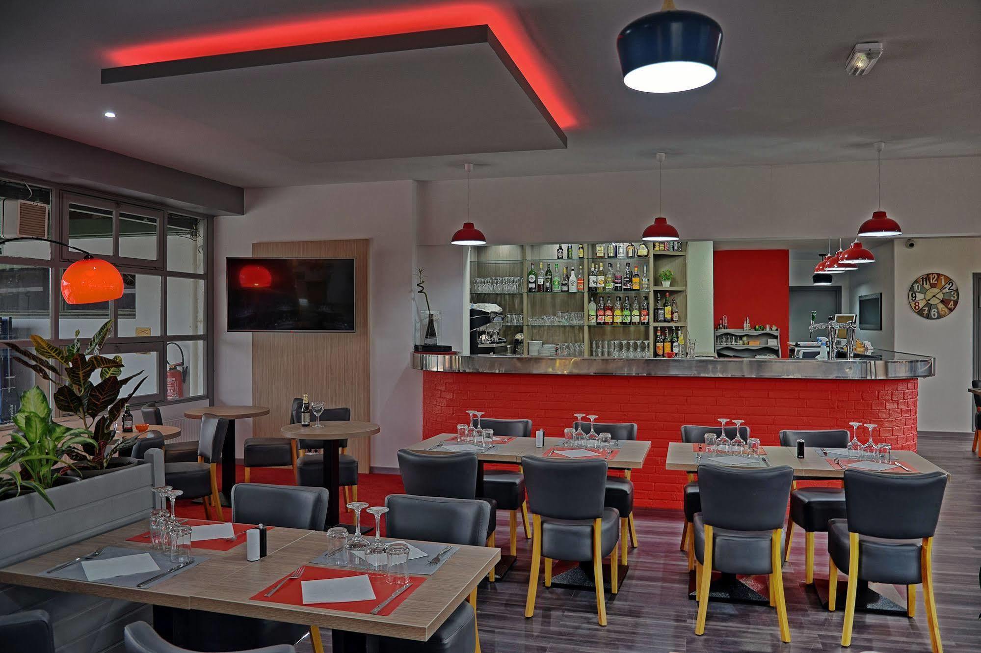 Hotel Restaurant Les Jardins D'Épône מראה חיצוני תמונה