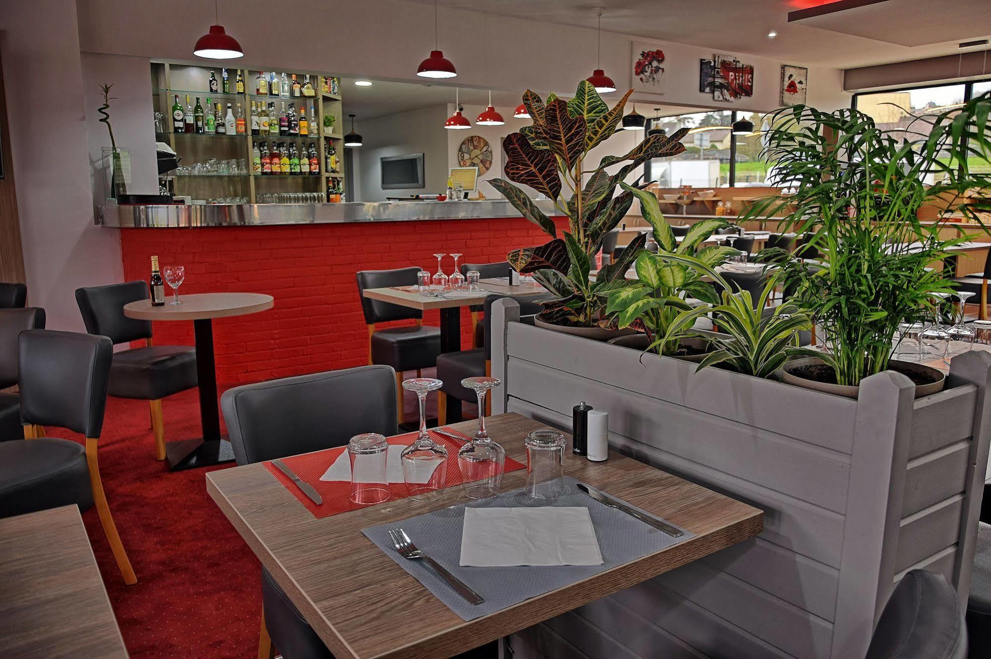 Hotel Restaurant Les Jardins D'Épône מראה חיצוני תמונה