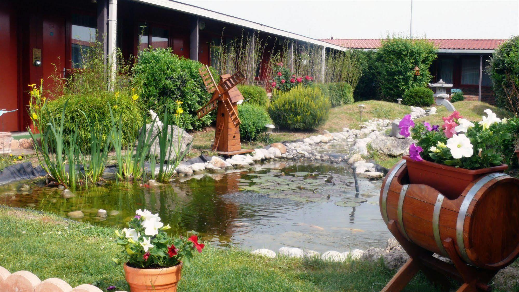 Hotel Restaurant Les Jardins D'Épône מראה חיצוני תמונה